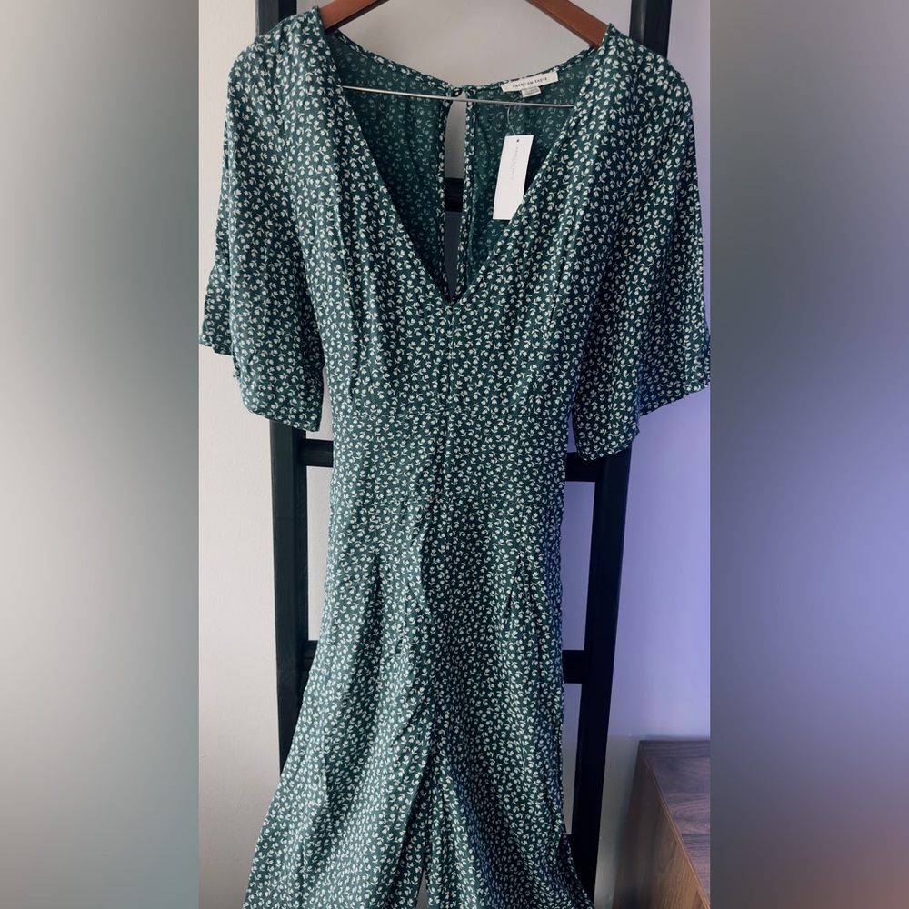 American Eagle Outfitters Green Floral V-Neck jumpsuit